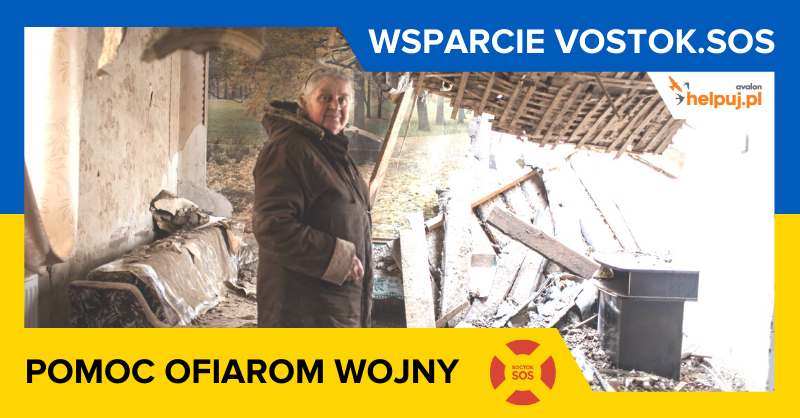 Na grafice zdjęcie starszej kobiety w zniszczonym domu. Napis Wsparcie Vostok.SOS, Pomoc ofiarom wojny. Logotyp Helpuj.pl i Vostok.SOS.