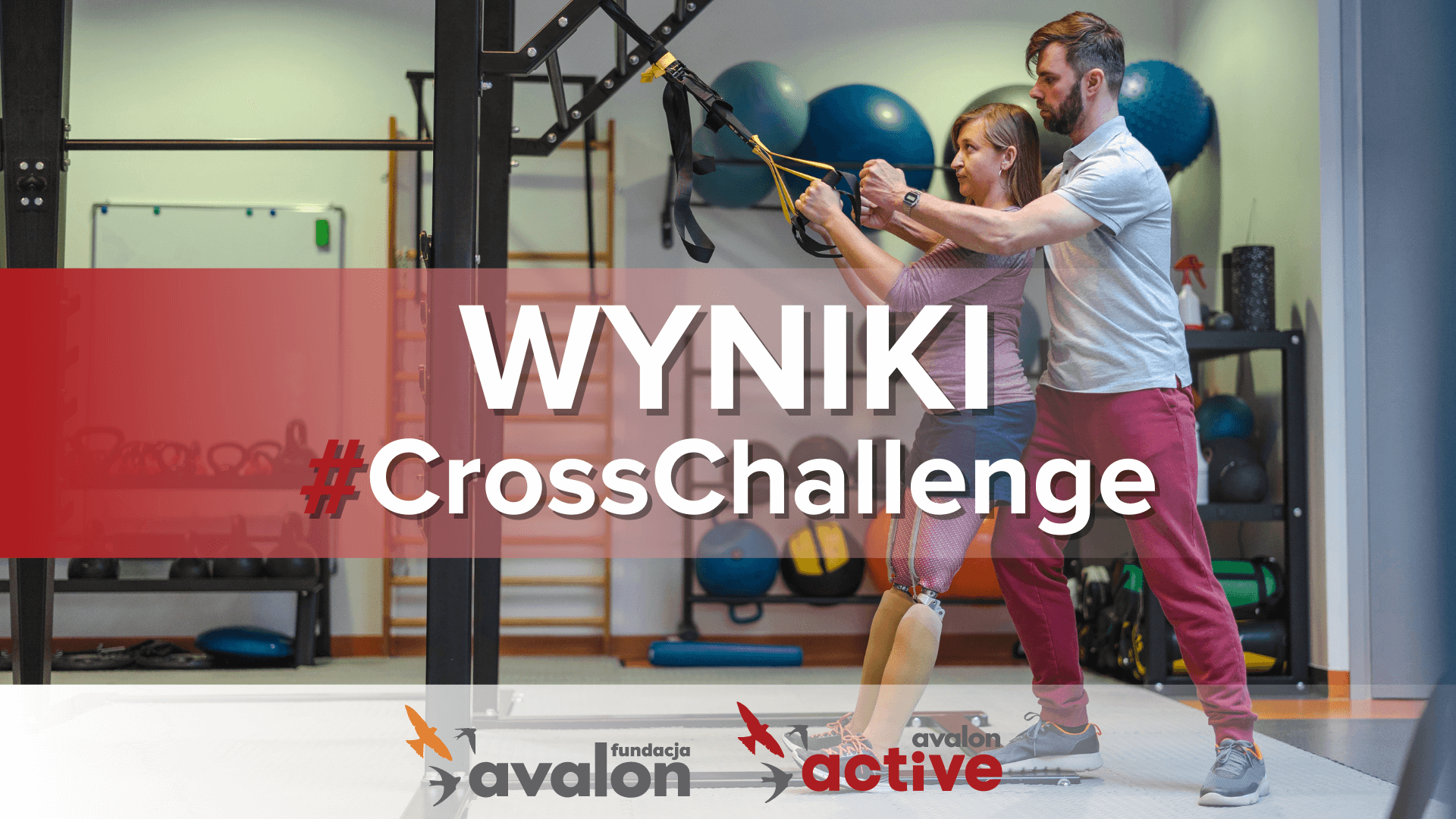 Na grafice zdjęcie pacjentki i fizjoterapeuty podczas ćwiczeń z rozciągania. Napis Wyniki Cross Challenge. Logotypy Avalon Active i Fundacji Avalon.