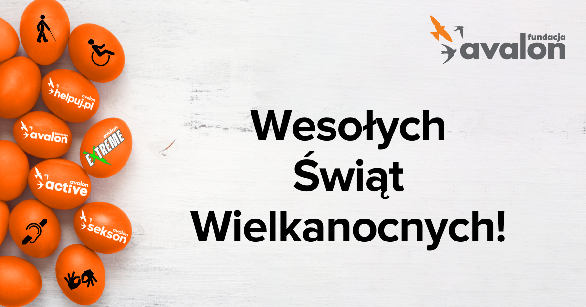 Na grafice pisanki z logotypami projektów Fundacji i piktogramami związanymi z niepełnosprawnością. Npis Wesołych Świąt Wielkanocnych!